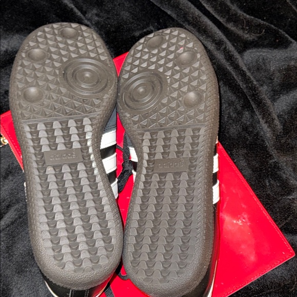 Adidas SAMBAS Black and White INDOOR SOCCER SHOES - Picture 14 of 17